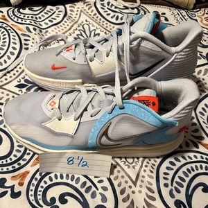 Nike- Kyrie Irving Low 5